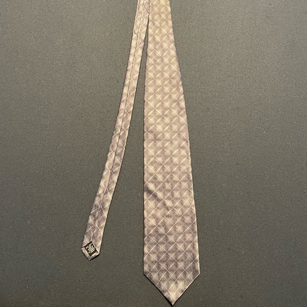 Blillblass tie, Grey